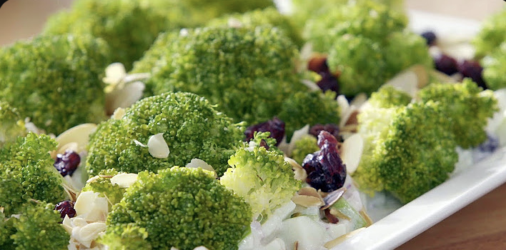 Salată de broccoli cu mere