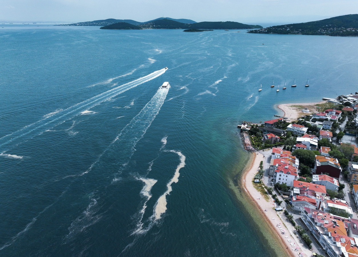 Mucilagiu în Marea Marmara. Sursa foto: Anadolu Agency